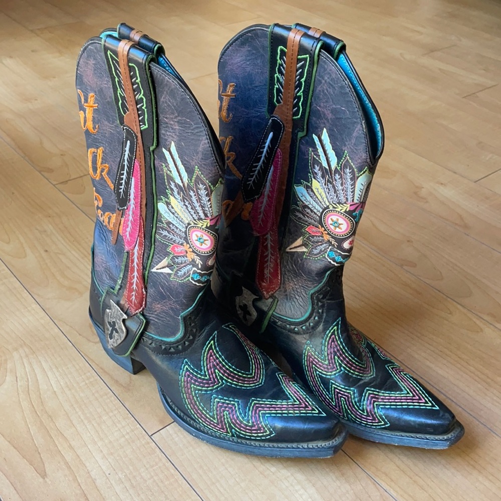 Ariat genuine leather cowboy boots